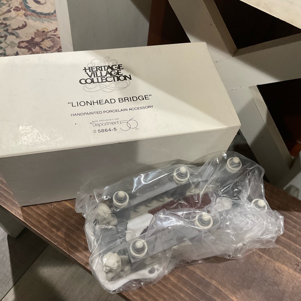 Lionhead‎ Bridge dept 56 new